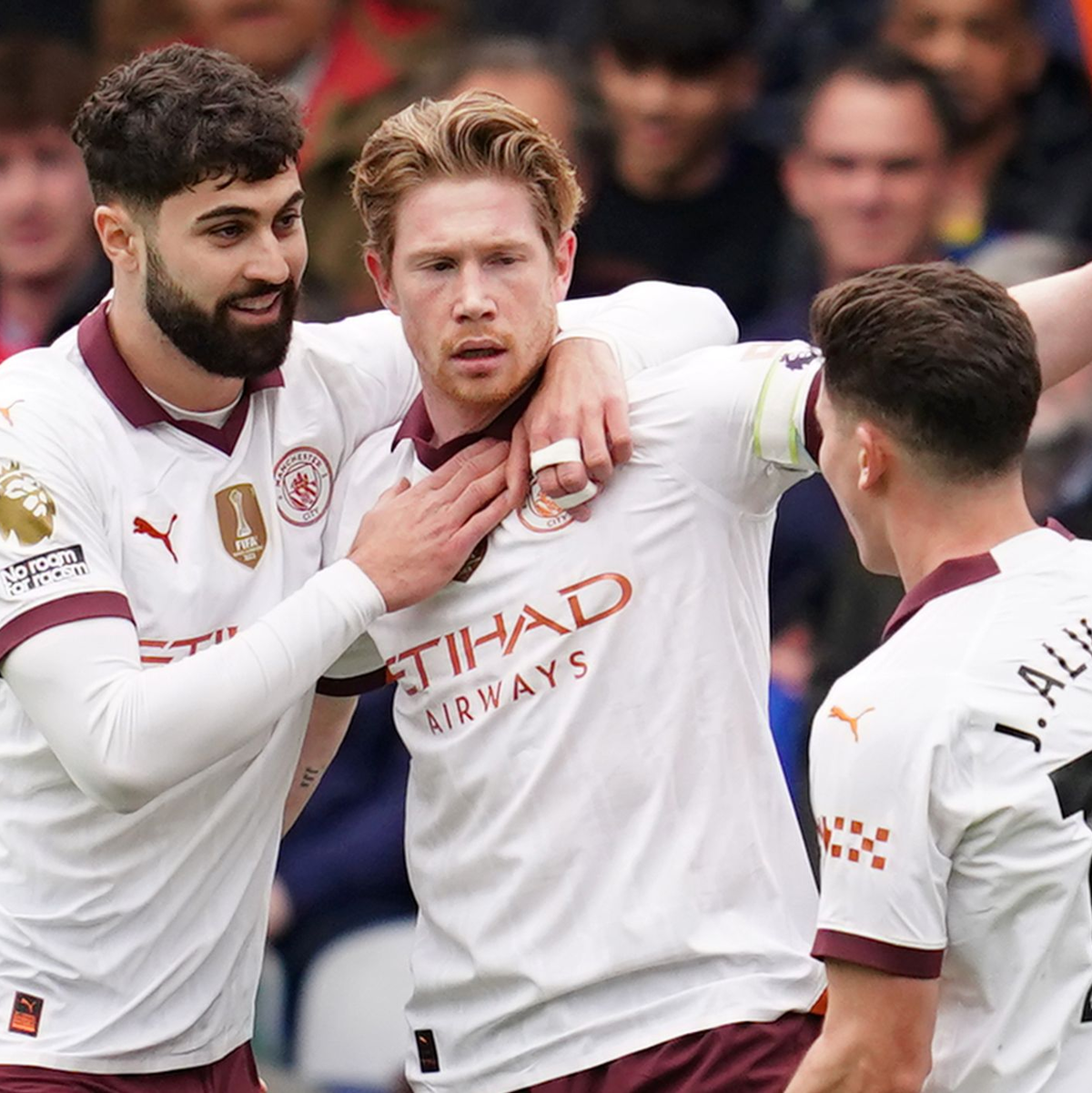 Kevin De Bruyne (M) traf beim Sieg von Manchester City gegen Crystal Palace doppelt. - Foto: Adam Davy/PA Wire/dpa