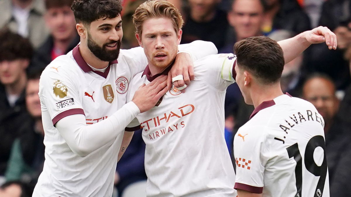 Kevin De Bruyne (M) traf beim Sieg von Manchester City gegen Crystal Palace doppelt. - Foto: Adam Davy/PA Wire/dpa