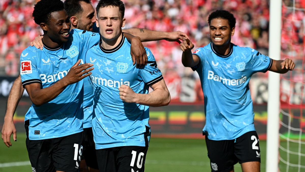 Bayer Leverkusen kann mit einem Heimsieg gegen Werder Bremen den Meistertitel einfahren. - Foto: Britta Pedersen/dpa