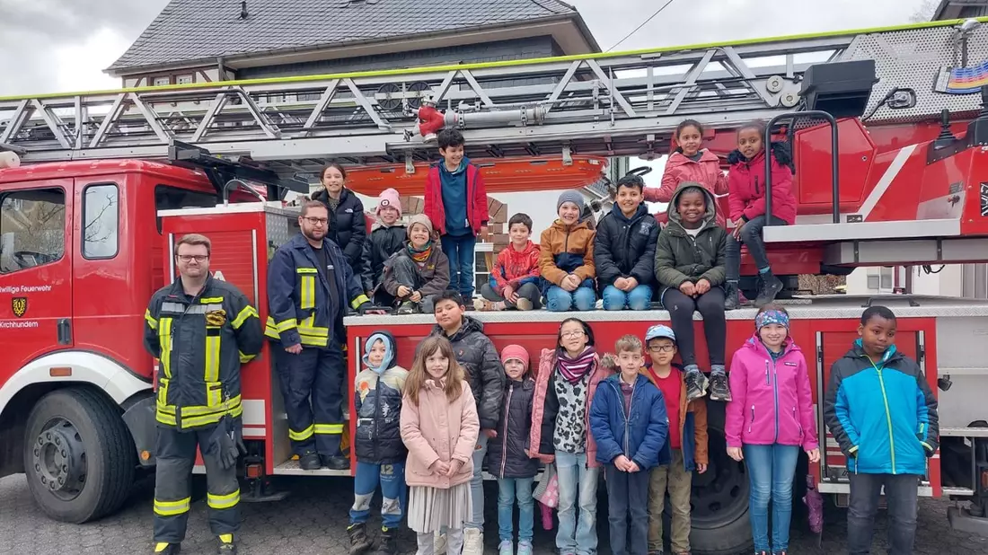 FW-OE: Grundschüler zu Gast bei der Feuerwehr - Bild: presseportal.de