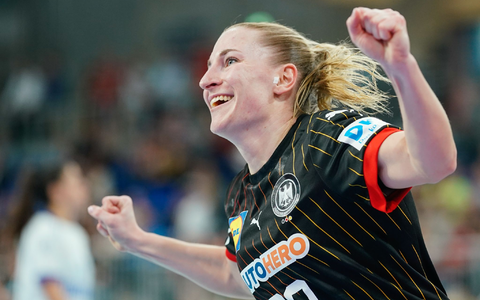 Die deutsche Handball-Nationalmannschaft feiert einen deutlichen Sieg gegen Israel. - Foto: Uwe Anspach/dpa