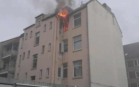 FW Bremerhaven: Wohnungsbrand mit vermissten Personen in einem Mehrfamilienhaus - Foto: presseportal.de