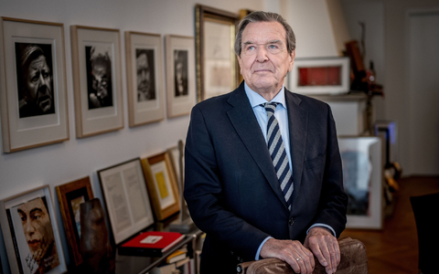 Ex-Kanzler Gerhard Schröder (SPD) hat sich wegen einer Burnout-Diagnose in klinische Behandlung begeben. - Foto: Michael Kappeler/dpa