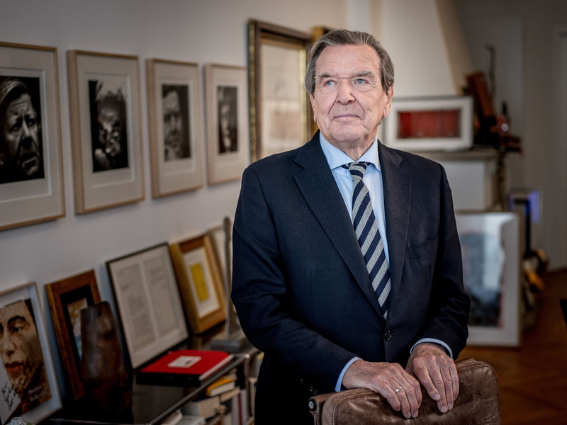 Ex-Kanzler Gerhard Schröder (SPD) hat sich wegen einer Burnout-Diagnose in klinische Behandlung begeben. - Foto: Michael Kappeler/dpa