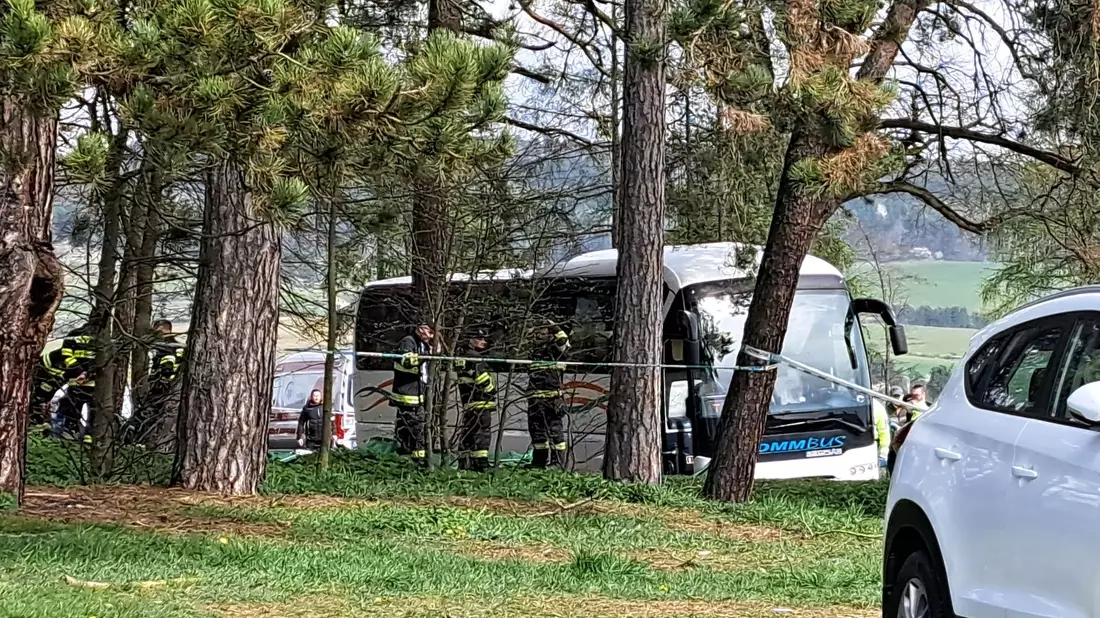 Nach Angaben des slowakischen Innenministeriums ereignete sich der Unfall bei einem Kirchentreffen junger Gläubiger, bei dem der Bus zehn Personen erfasste. - Bild: Adriana Hudecova/easyfoto/TASR/dpa