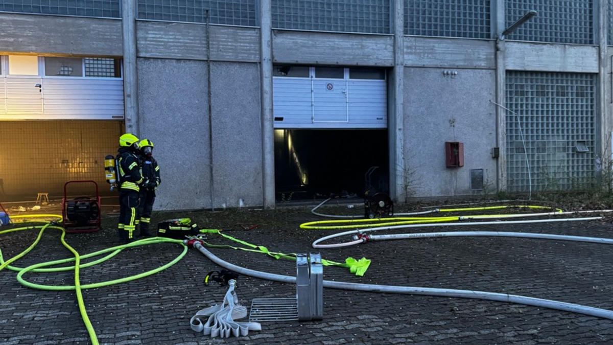 FW-WAF: Starke Rauchentwicklung am ehemaligen Baubetriebshof - Foto: presseportal.de