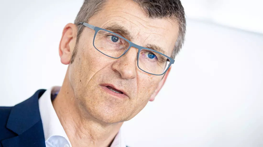 Laut LKA-Chef Friedo de Vries wurden bei der Fahnung nach drei ehemaligen RAF-Terroristen keine Fehler gemacht. - Bild: Moritz Frankenberg/dpa