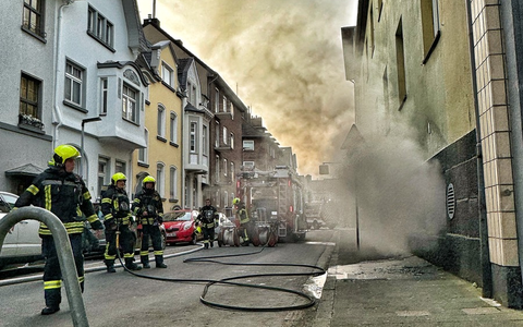 FW-NE: Kellerbrand in einer Schule | Umfangreiche Entrauchungsmaßnahmen - Foto: presseportal.de