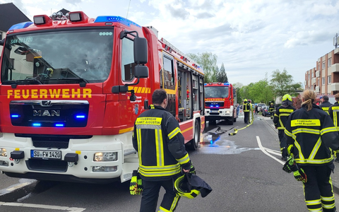 FW Sankt Augustin: Ehrenamtliche Feuerwehrleute löschen Zimmerbrand - Foto: presseportal.de