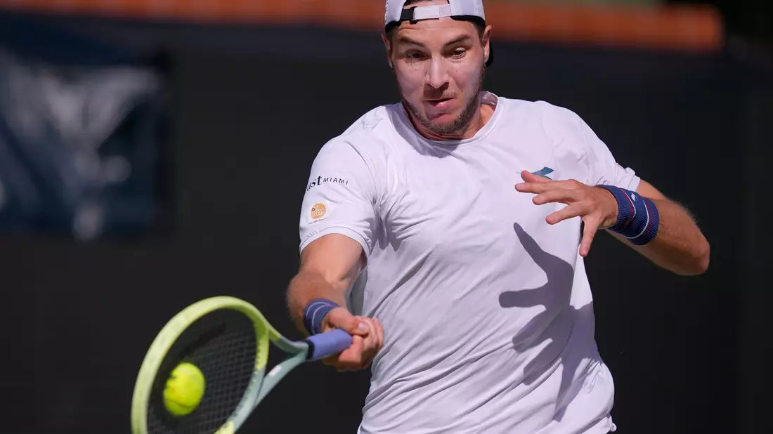 Steht in Monte Carlo in der zweiten Runde: Jan-Lennard Struff. - Bild: Ryan Sun/AP/dpa/Archivbild