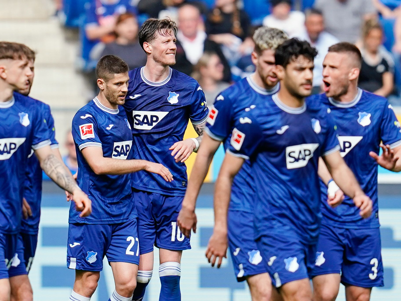 Grischa Prömel und die Hoffenheimer feiern gegen Augsburg - Foto: Uwe Anspach/dpa