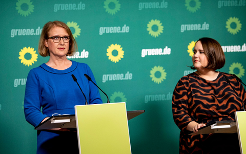 Grünen-Chefin Ricarda Lang stärkt Familienministerin Lisa Paus den Rücken. - Foto: Fabian Sommer/dpa