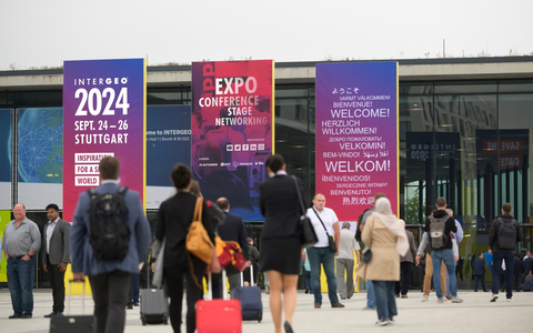 Treffpunkt fĂŒr die weltweite Geospatial-Community: Stuttgart wird zur BĂŒhne fĂŒr nachhaltige Lösungen und internationale Kooperationen - Foto: presseportal.de Treffpunkt fĂŒr die weltweite Geospatial-Community: Stuttgart wird zur BĂŒhne fĂŒr nachhaltige Lösungen und internationale Kooperationen - Foto: presseportal.de