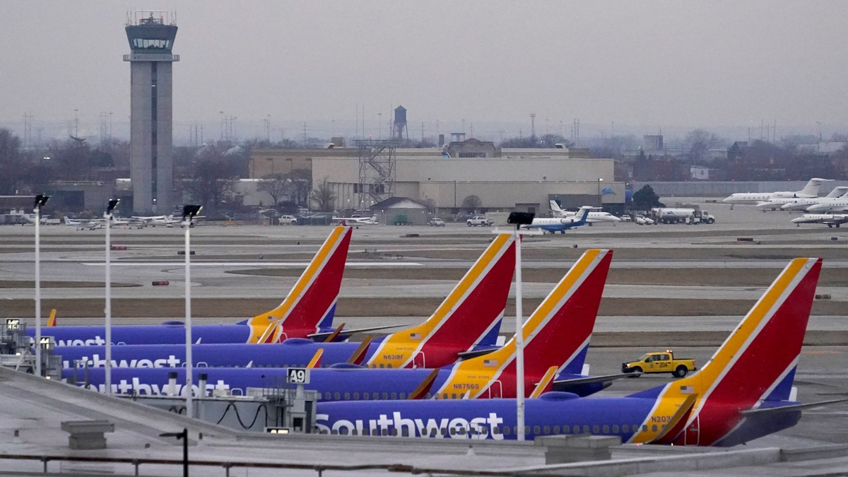 Bei einem Flug der US-Fluggesellschaft Southwest Airlines von Denver nach Houston kam es zu einem Zwischenfall mit einer Abdeckung eines Triebwerks (Archivbild). - Foto: Charles Rex Arbogast/AP/dpa
