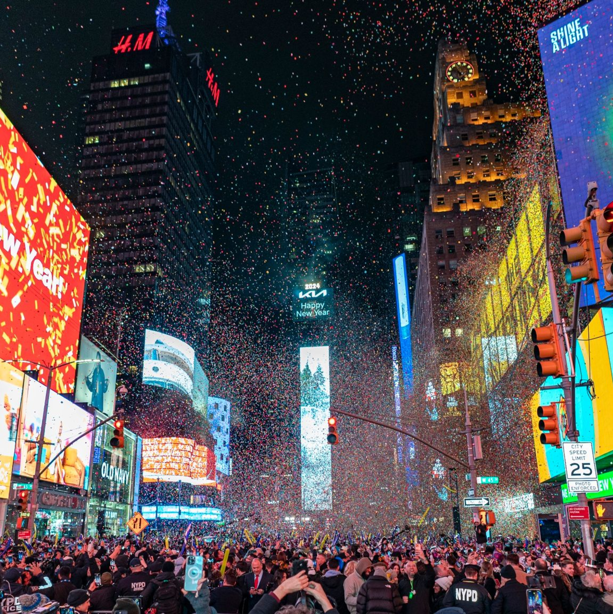 Silvesterfeier am Times Square in New York. - Foto: Peter K. Afriyie/AP/dpa