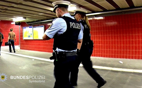 Bundespolizeidirektion München: Körperverletzung und Beleidigung am Ostbahnhof / Rassistische Beleidigungen gegen Restaurantbesucher - Foto: presseportal.de Bundespolizeidirektion München: Körperverletzung und Beleidigung am Ostbahnhof / Rassistische Beleidigungen gegen Restaurantbesucher - Foto: presseportal.de
