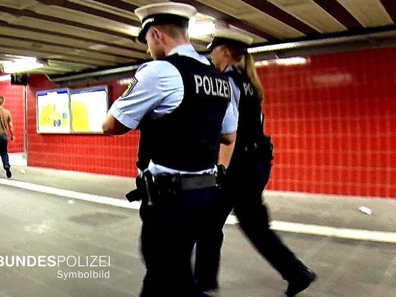 Bundespolizeidirektion München: Körperverletzung und Beleidigung am Ostbahnhof / Rassistische Beleidigungen gegen Restaurantbesucher - Foto: presseportal.de