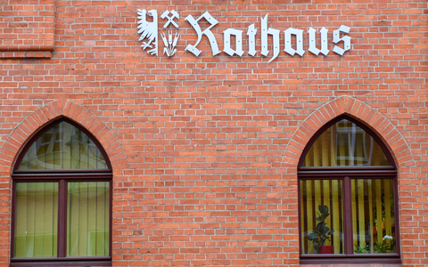 Das Rathaus der Einheitsgemeinde Tangerhütte. Hier ist das Digitale Rathaus schon heute Realität. - Foto: Klaus-Dietmar Gabbert/dpa