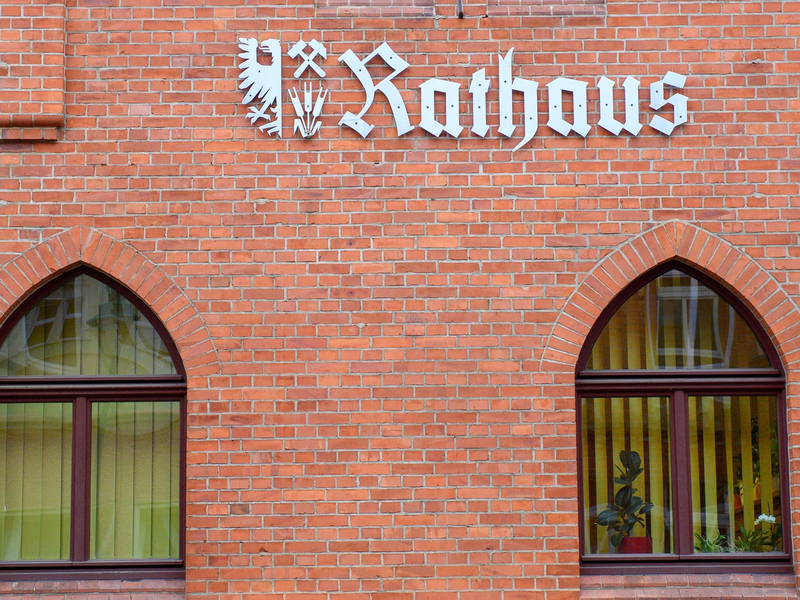 Das Rathaus der Einheitsgemeinde Tangerhütte. Hier ist das Digitale Rathaus schon heute Realität. - Foto: Klaus-Dietmar Gabbert/dpa
