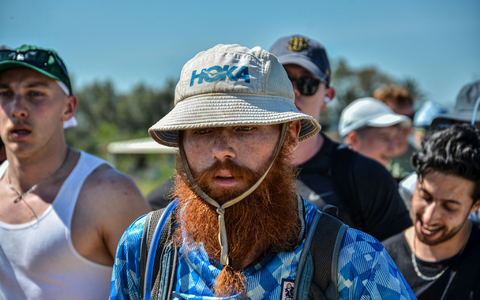 Der britische Läufer Russ Cook auf den letzten 40 Meilen seines Projekt Afrika. - Foto: Hasan Mrad/IMAGESLIVE via ZUMA Press Wire/dpa