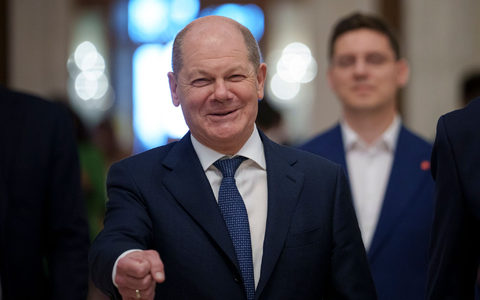 Bundeskanzler Olaf Scholz gewährt ab heute auf Tiktok einen Einblick in seinen Arbeitsalltag. - Foto: Andreea Alexandru/AP/dpa
