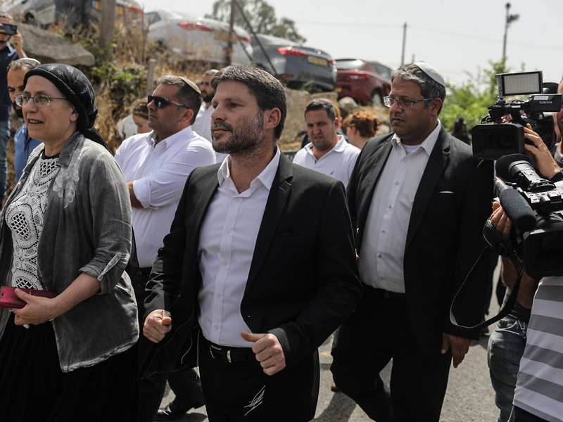 Ben-Gvir (r.) und Betzalel Smotrich in Jerusalem: Der eine droht mit Sturz, der andere will mehr Härte. - Foto: Ilia Yefimovich/dpa