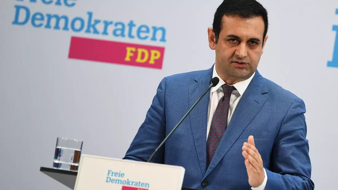 Der Generalsekretär der FDP: Bijan Djir-Sarai. - Bild: Serhat Kocak/dpa