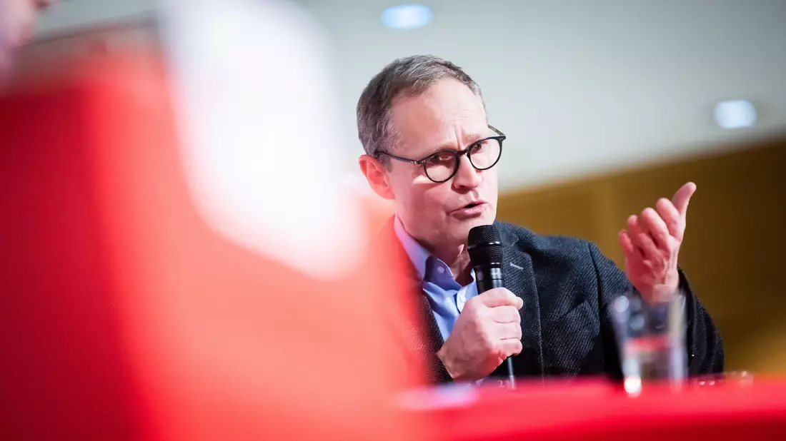 SPD-Politiker Michael Müller spricht sich für eine bessere Aufarbeitung des Umgangs mit der Corona-Pandemie aus. - Bild: Christoph Soeder/dpa