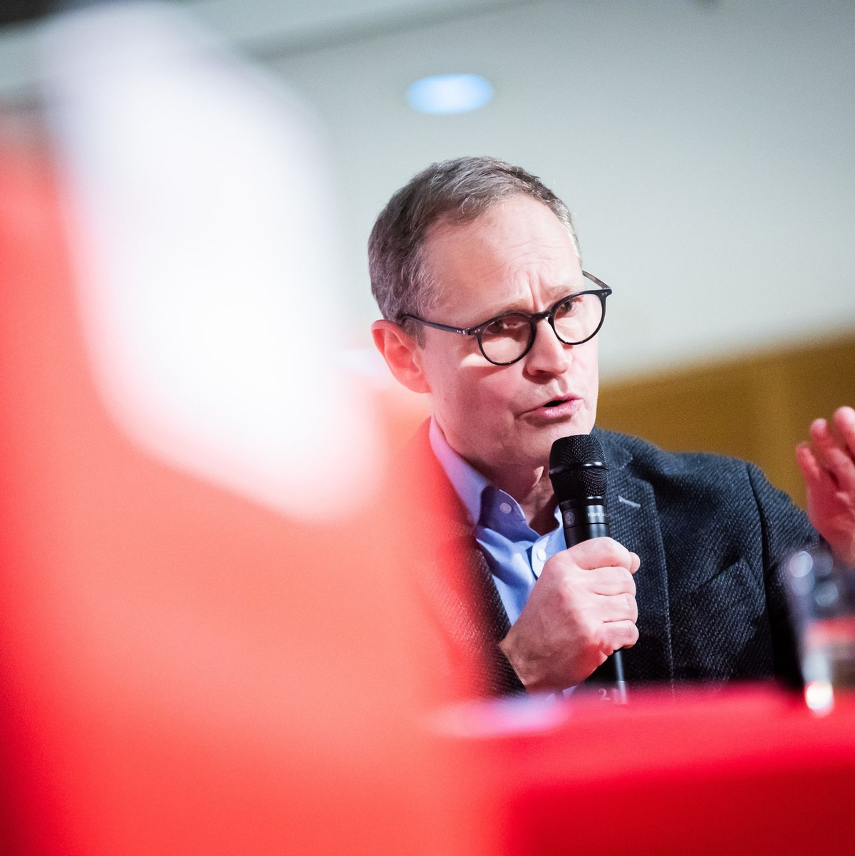 SPD-Politiker Michael Müller spricht sich für eine bessere Aufarbeitung des Umgangs mit der Corona-Pandemie aus. - Foto: Christoph Soeder/dpa