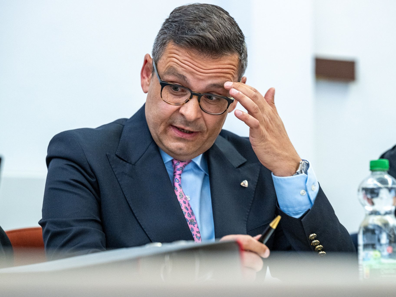 Der österreichische Ex-Politiker Gerald Grosz will gegebenenfalls bis vor das Bundesverfassungsgericht ziehen. - Foto: Armin Weigel/dpa