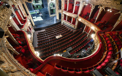 Blick in den leeren Zuschauersaal des Theaters Berliner Ensemble (BE). - Foto: Jens Kalaene/dpa-Zentralbild/dpa Blick in den leeren Zuschauersaal des Theaters Berliner Ensemble (BE). - Foto: Jens Kalaene/dpa-Zentralbild/dpa
