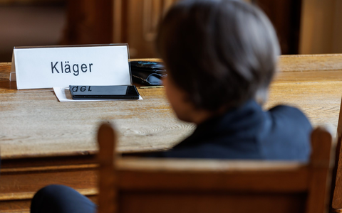 In einem Gerichtsverfahren gegen den Impfstoffhersteller Astrazeneca konnte die Klägerin einen ersten Teilerfolg erzielen. - Foto: Daniel Karmann/dpa