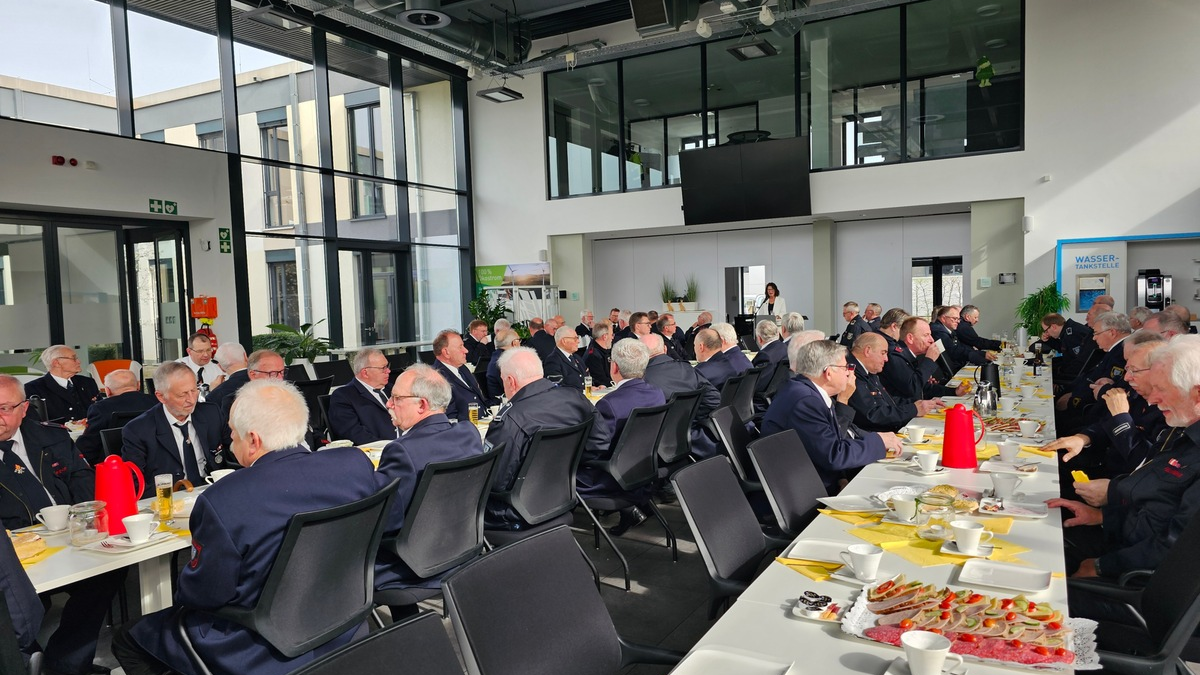 FW-AR: Kameradschaftstreffen der Feuerwehr Arnsberg nach 4 Jahren wieder erfolgreich - Foto: presseportal.de