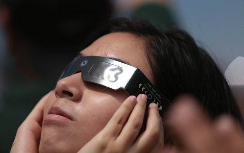 Millionen Menschen in Mexiko, den USA und Kanada konnten die Sonnenfinsternis miterleben. - Foto: Eduardo Resendiz/dpa