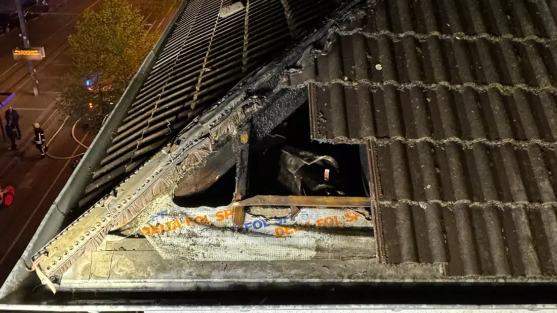FW-MH: Dachstuhlbrand eines Mehrfamilienhauses in Broich - Bild: presseportal.de