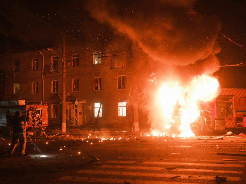 Die ukrainische GroĂstadt Charkiw wird von Russland immer wieder bombardiert. - Foto: George Ivanchenko/AP/dpa