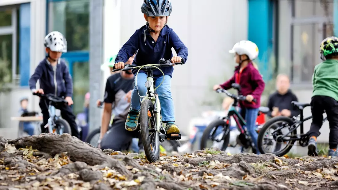 Kinderfahrräder im ADAC Test: Sicherheitsmängel und technische Schwächen bei einigen Modellen / Beim Kauf auf Qualität und Sicherheit achten - Bild: presseportal.de