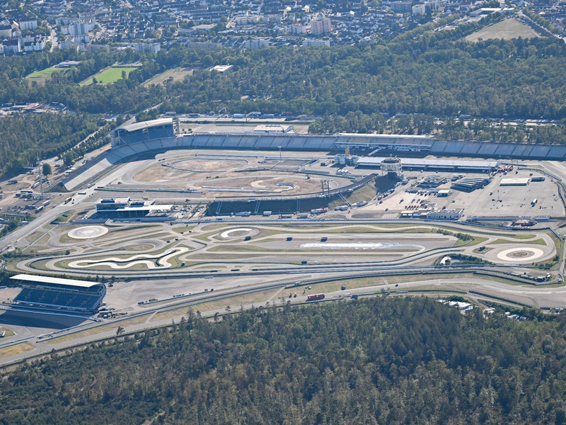 Das Motodrom auf dem Hockenheimring, aufgenommen aus einem Flugzeug. - Foto: Bernd Weißbrod/dpa/Archivbild