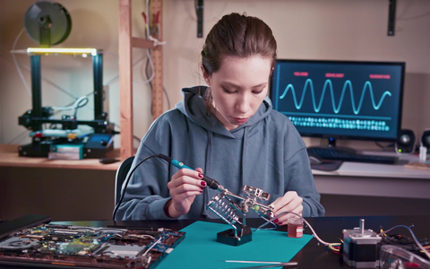 Studium Elektronik und Photonik - Foto: Shutterstock über pressetext.de