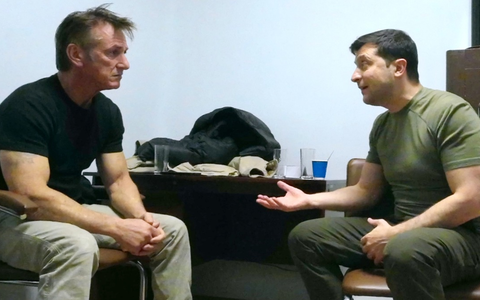 Sean Penn in der Ukraine: The HISTORY Channel zeigt zweistündige Doku des Hollywoodstars über Wolodymyr Selenskyj am kommenden Samstag, 13. April, als exklusive deutsche TV-Premiere - Foto: presseportal.de