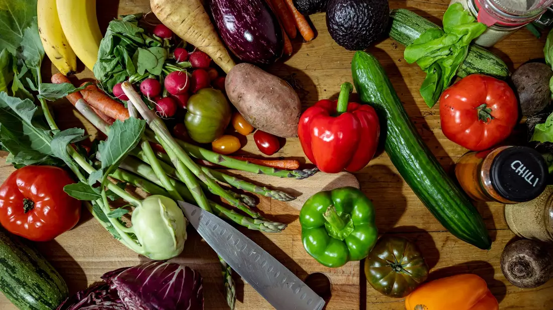 Die Studienteilnehmer ernähren sich entweder vegan, vegetarisch, pescetarisch oder essen sowohl pflanzliche als auch tierische Produkte. - Bild: Fabian Sommer/dpa