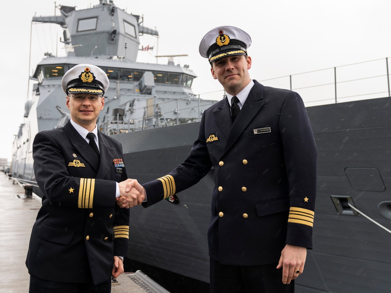 Wechsel an der Spitze der F125 Besatzung Charlie - Foto: presseportal.de