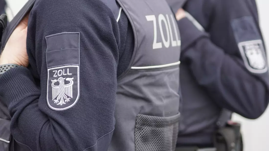 HZA-A: Groß angelegte Durchsuchungsaktion in Verfahren wegen des Verdachts auf Vorenthalten und Veruntreuen von Arbeitsentgelt in der Baubranche - Bild: presseportal.de