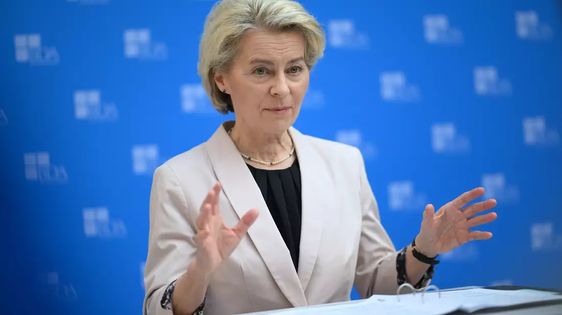«Müssen schneller, digitaler, sauberer werden»: Ursula von der Leyen. - Bild: Britta Pedersen/dpa