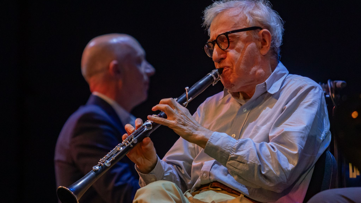 Woody Allen an der Klarinette 2023 beim  Barcelona Jazz Festival. - Foto: Kike Rincón/EUROPA PRESS/dpa