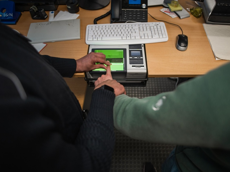 Bundespolizeidirektion München: Wahre Identität verschleiert/ Bundespolizei bringt Migranten in Abschiebehafteinrichtung - Foto: presseportal.de