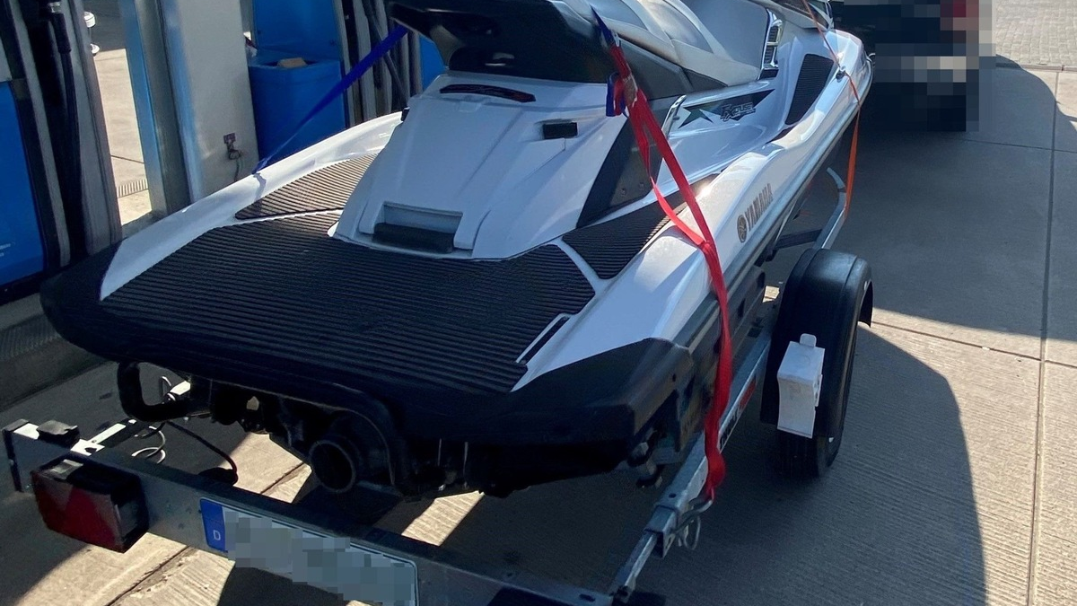 POL-MI: Diebstahl eines Anhängers mit Jetski - Foto: presseportal.de