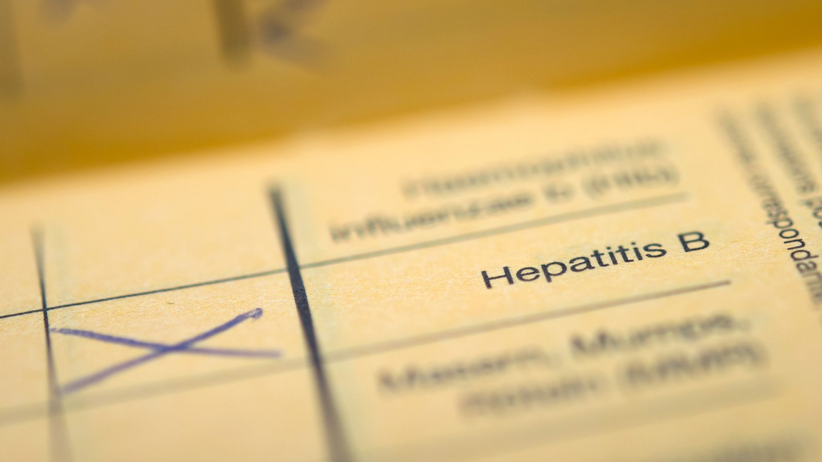 Die WHO registrierte bei den Hepatitis-Neuinfektionen einen leichten Rückgang. Dies deute darauf hin, dass Impfkampagnen und andere Vorbeugungsmaßnahmen Wirkung zeigen. - Foto: Daniel Naupold/dpa