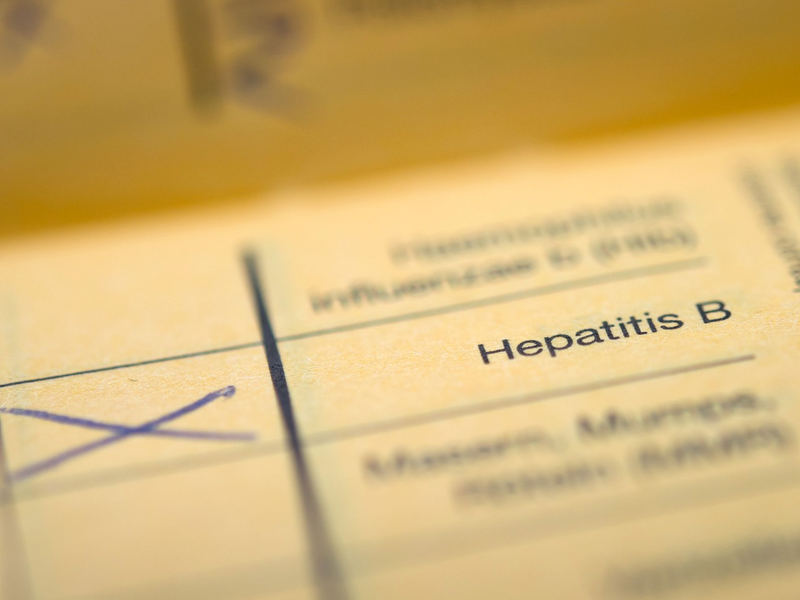 Die WHO registrierte bei den Hepatitis-Neuinfektionen einen leichten Rückgang. Dies deute darauf hin, dass Impfkampagnen und andere Vorbeugungsmaßnahmen Wirkung zeigen. - Foto: Daniel Naupold/dpa