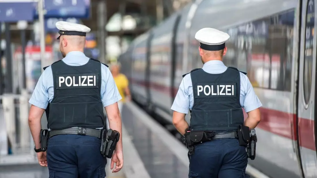 BPOL-KS: Diebe stehlen Handys und Laptops im ICE - Bild: presseportal.de